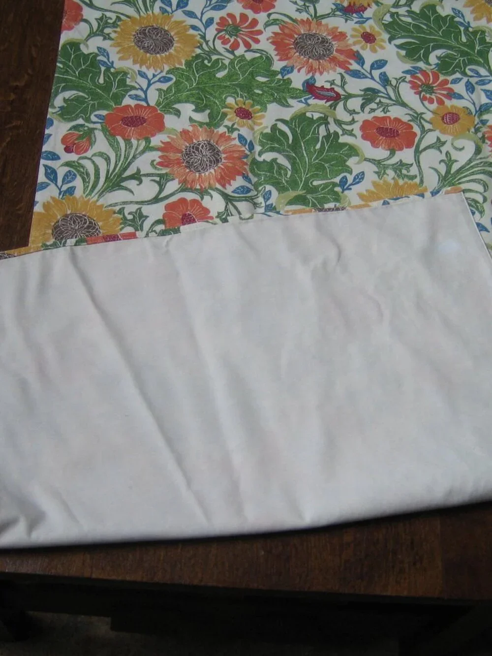 Pottery Barn Table linen Set. 11 Pc. Summer Floral, Linen/Cotton.